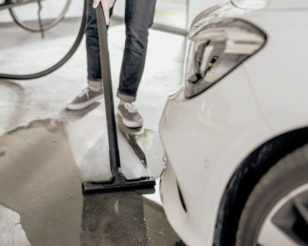 KARCHER WD 4 (V-20-5-22) Usisivač za suvo i mokro usisavanje sa izduvavanjem